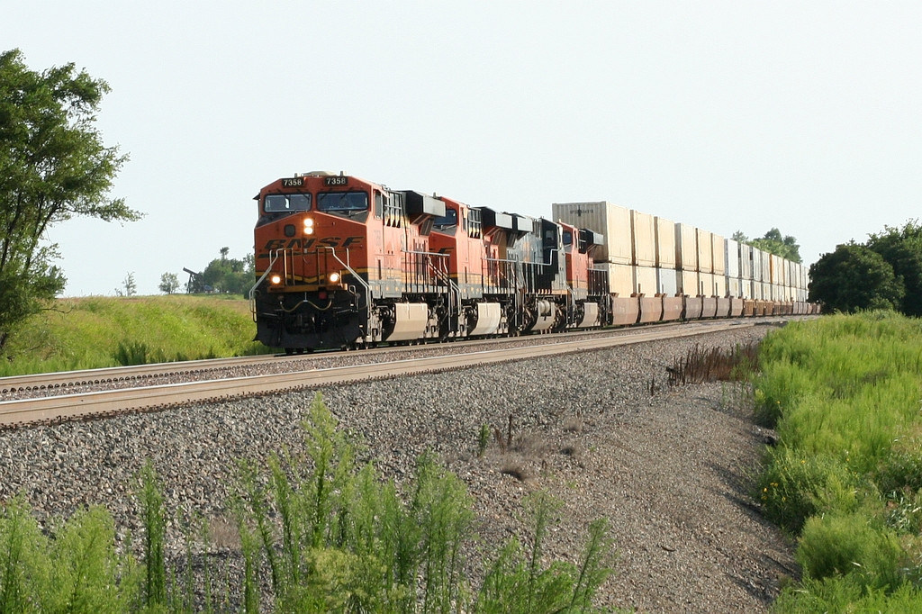 BNSF EB pigs cruising down the hill